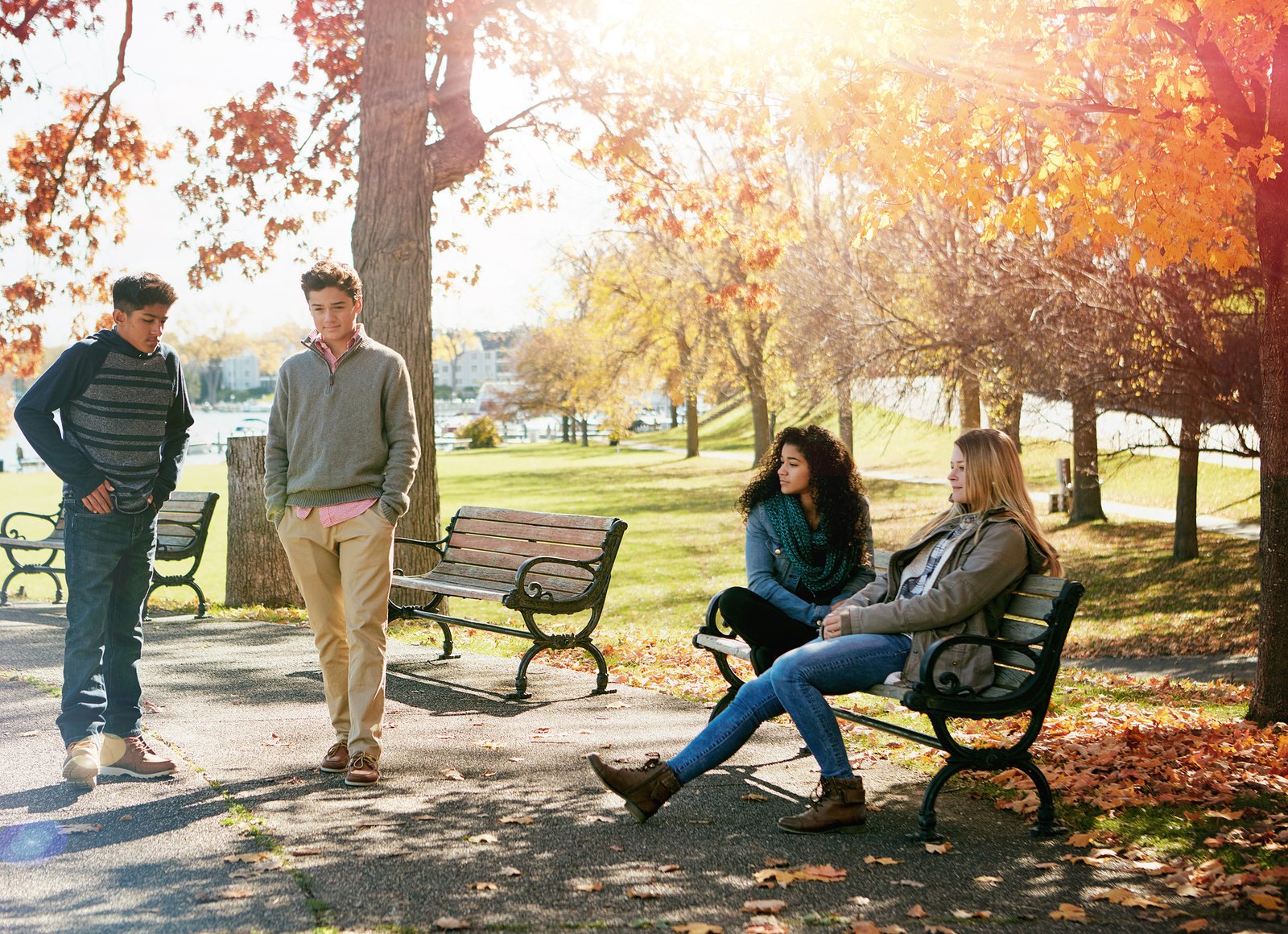 Group of visitors arriving in Niagara-on-the-Lake by StarTrans charter bus for a day trip
